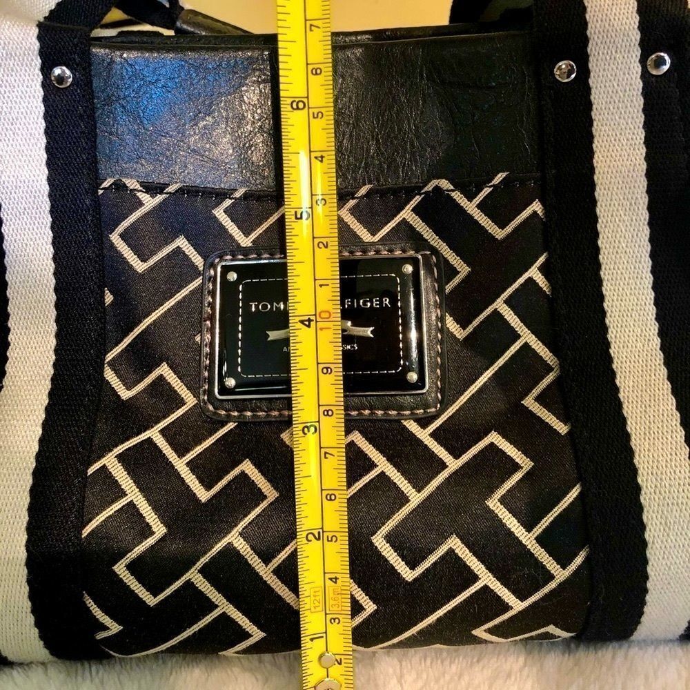 TOMMY HILFIGER AMERICAN CLASSIC SMALL SATCHEL - Picture 10 of 13